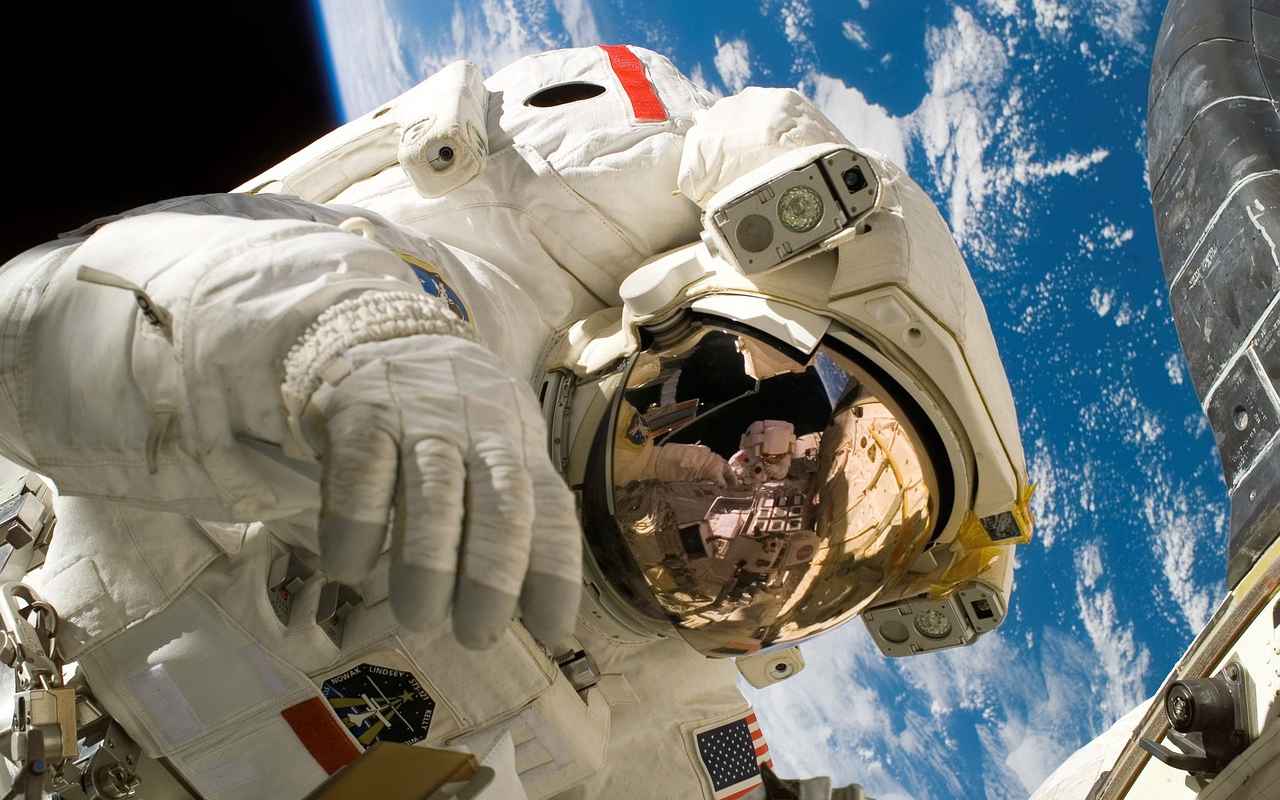 World Space Week: Tech for Living in Space (Primary)